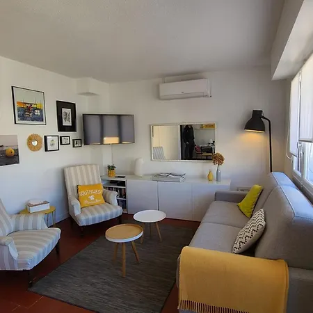 Appartement With Balcony Near The Sea *
